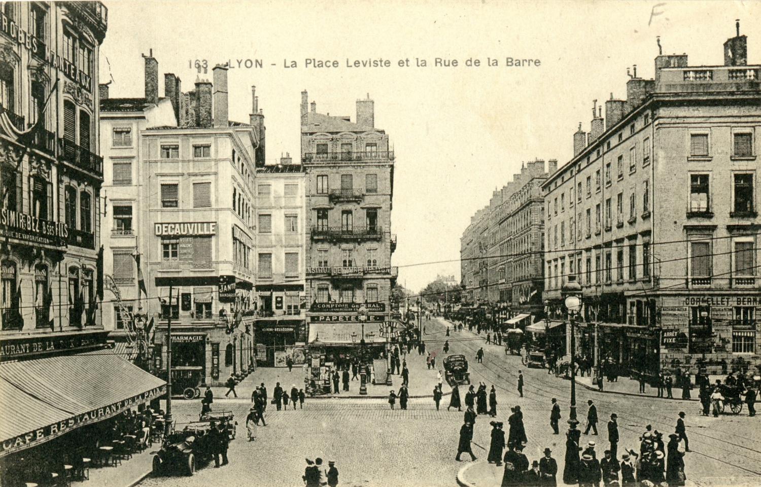 Lyon : La Place Leviste et la Rue de la Barre.