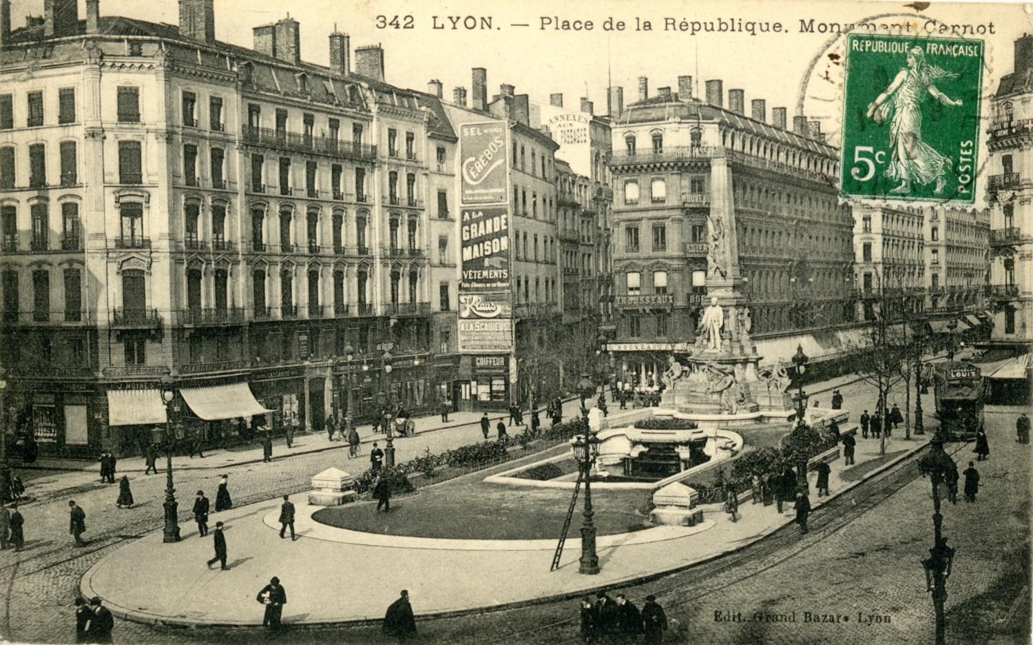 Lyon : Place de la République ; Monument Carnot.