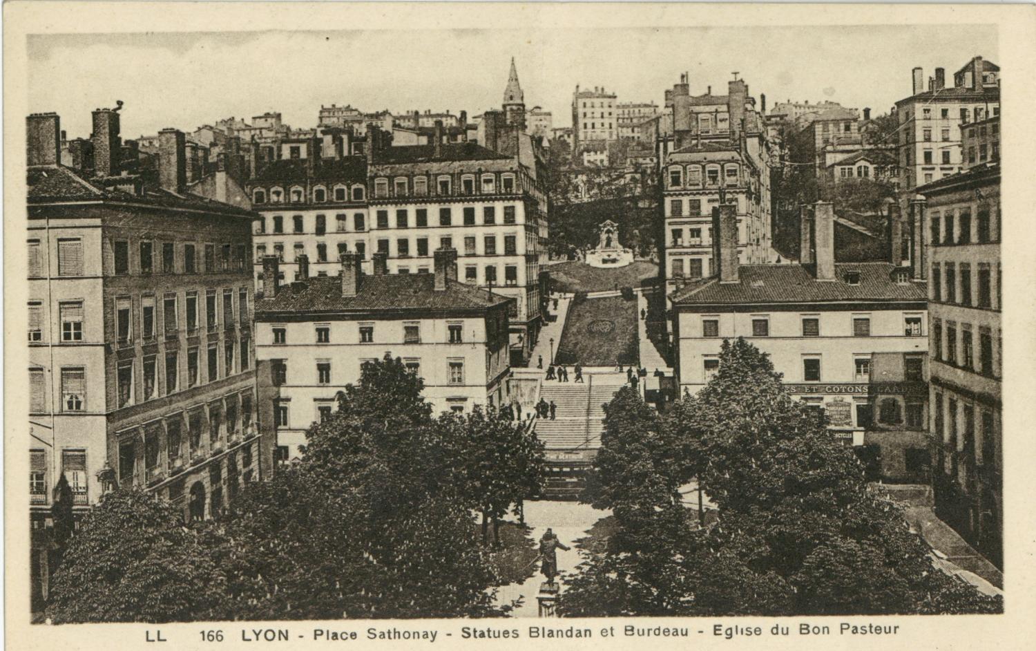 Lyon : Place Sathonay ; Statues Blandan et Burdeau ; Eglise du Bon Pasteur.