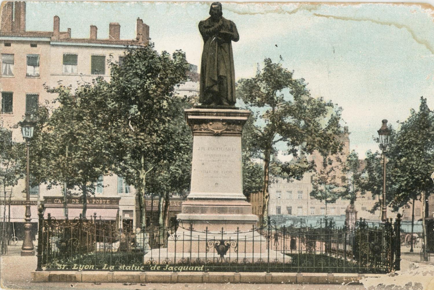 Lyon : La Statue de Jacquard.
