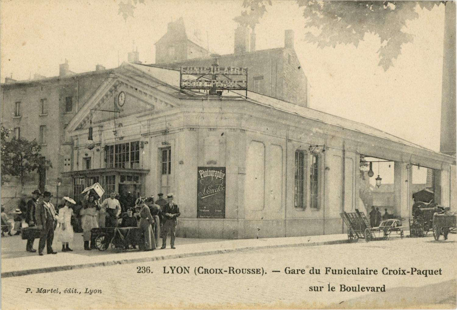 Lyon (Croix-Rousse) : Gare du Funiculaire Croix-Paquet sur le Boulevard.