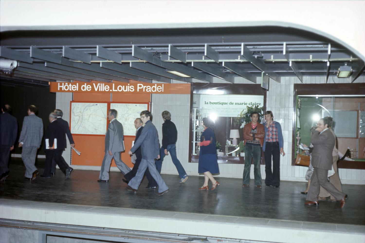 [Station de métro Hôtel-de-Ville - Louis-Pradel (ligne A)]