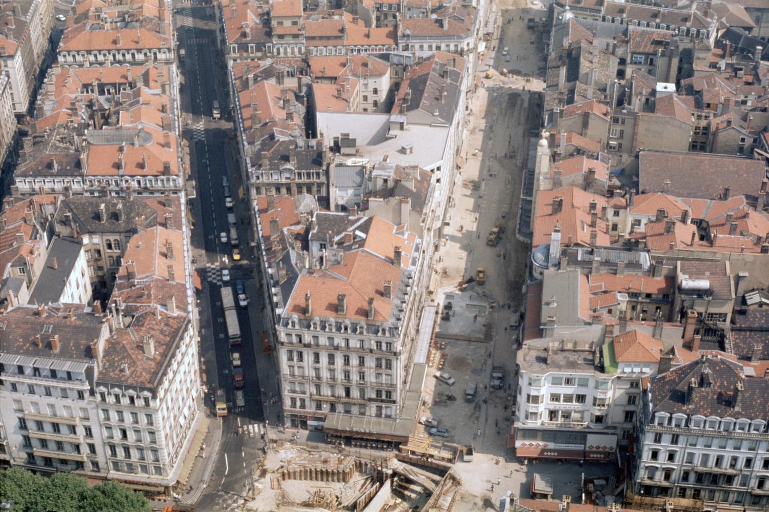 [Chantier de la ligne A du métro de l'agglomération lyonnaise]