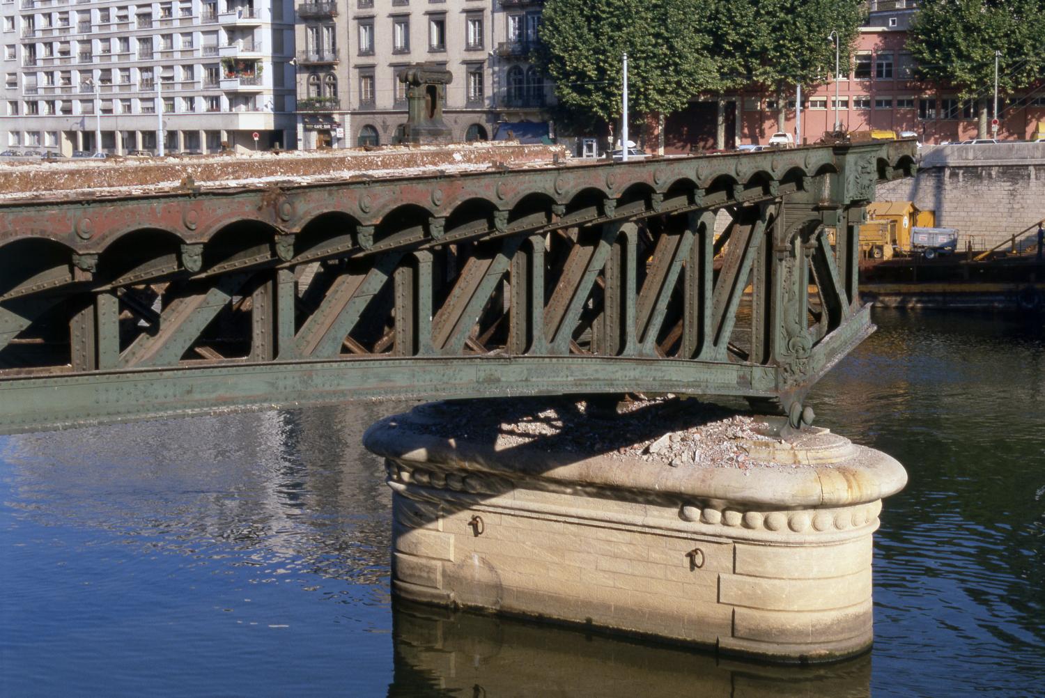 [Dépose du tablier du Pont de l'Homme de la Roche]