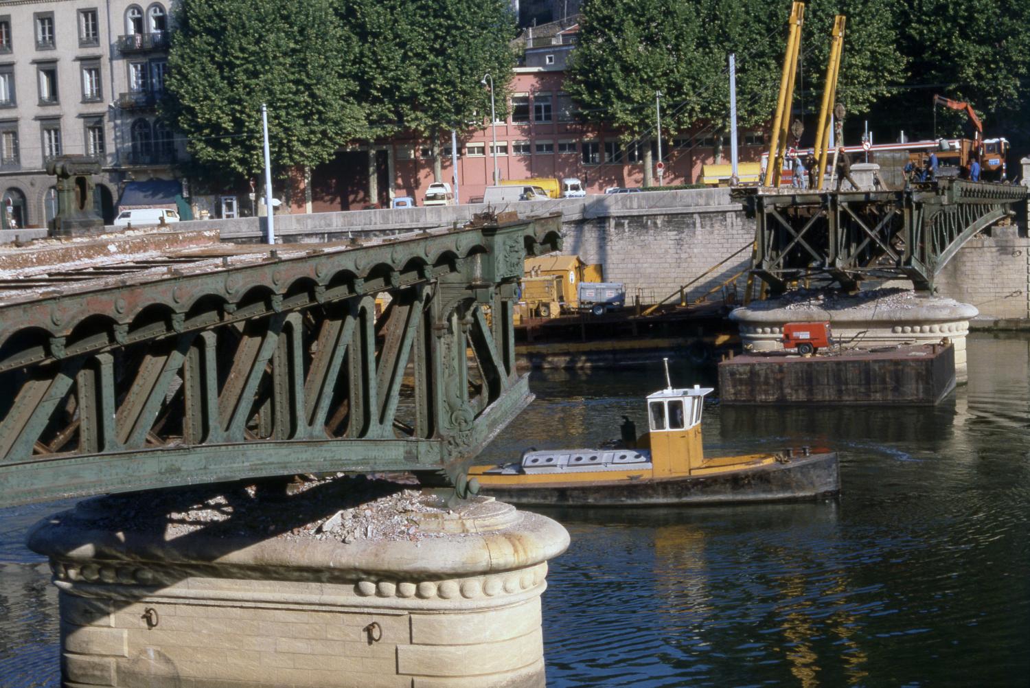 [Dépose du tablier du Pont de l'Homme de la Roche]