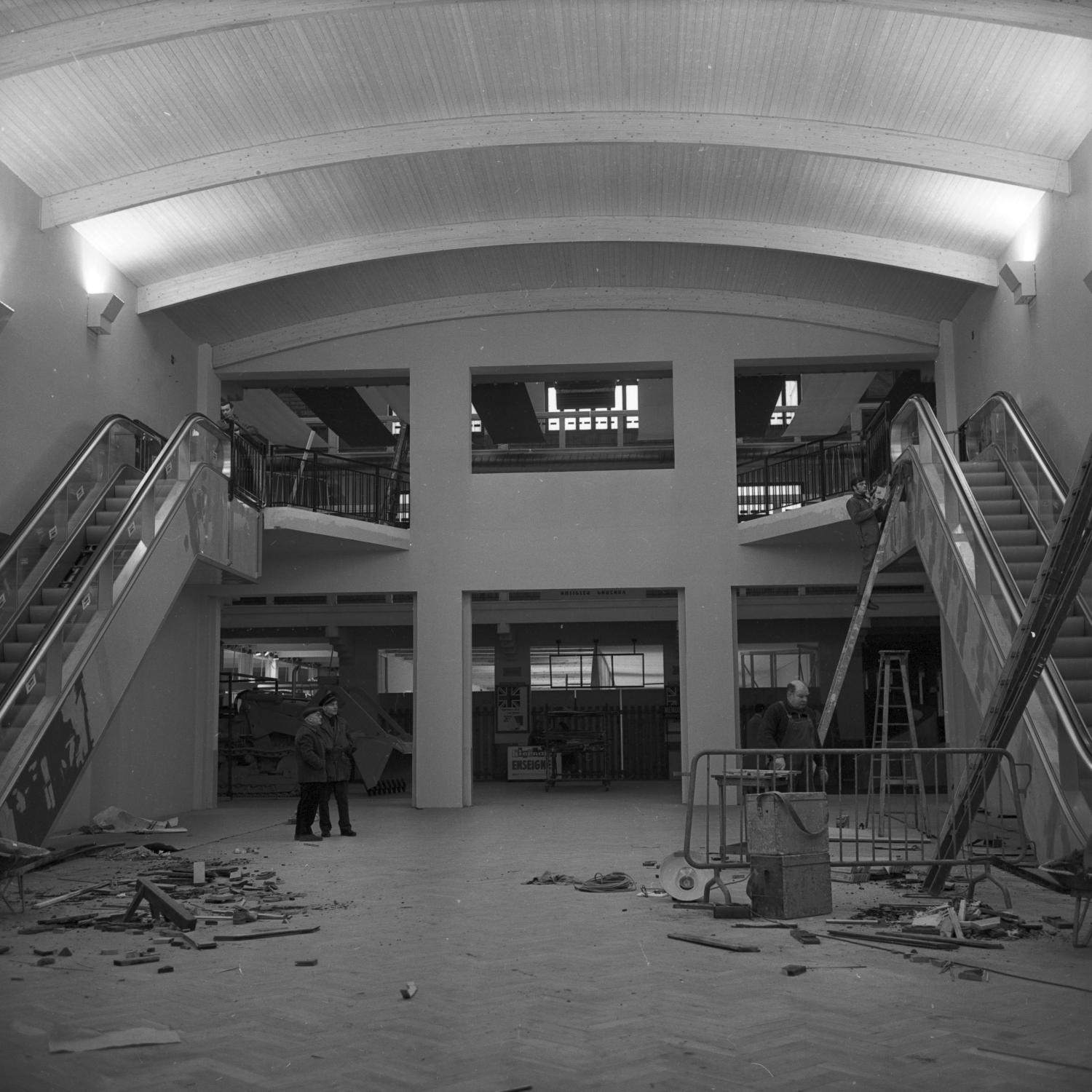 Installation d'un escalator au Palais de la Foire de Lyon