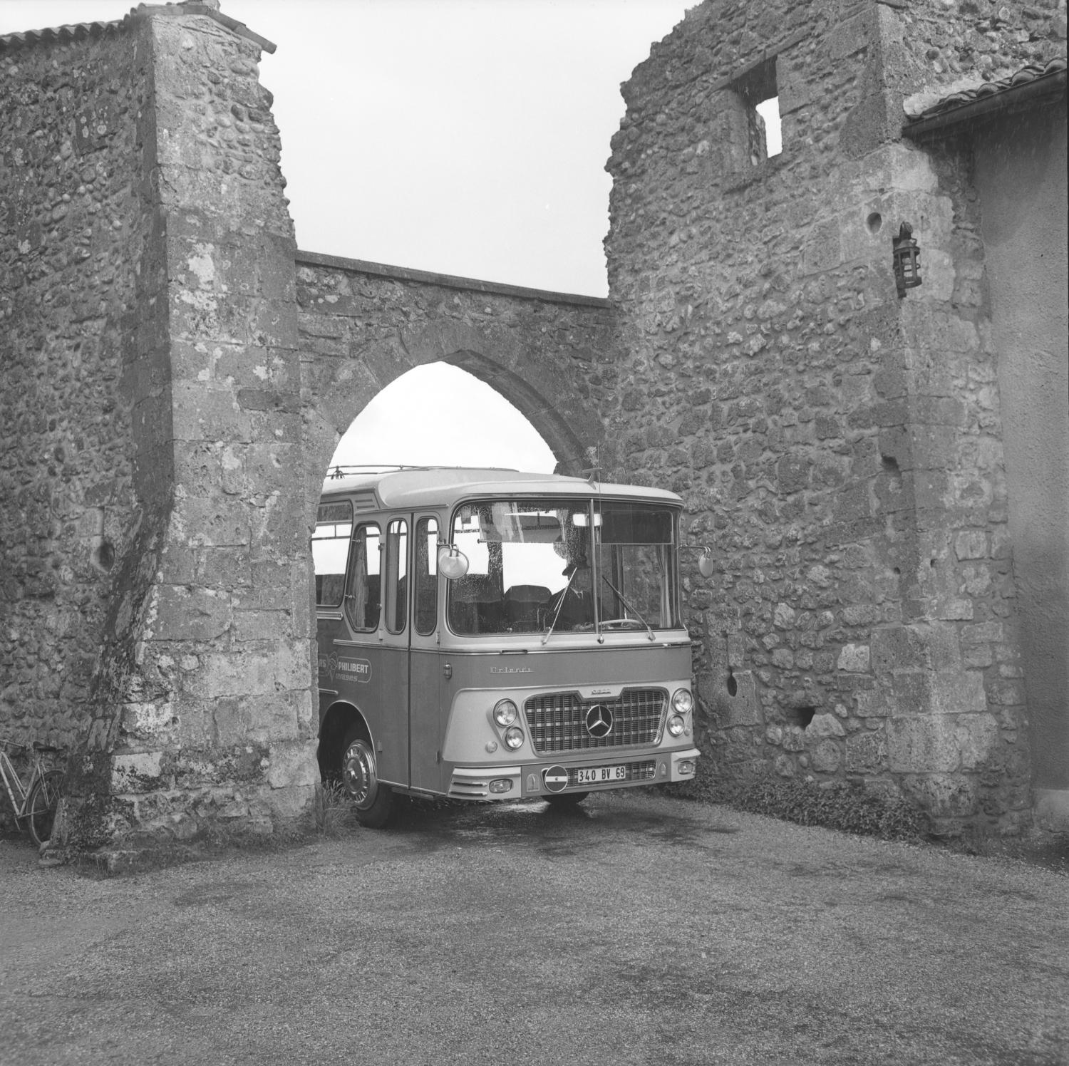 [Cars Philibert : promenade à Pérouges (Ain)]