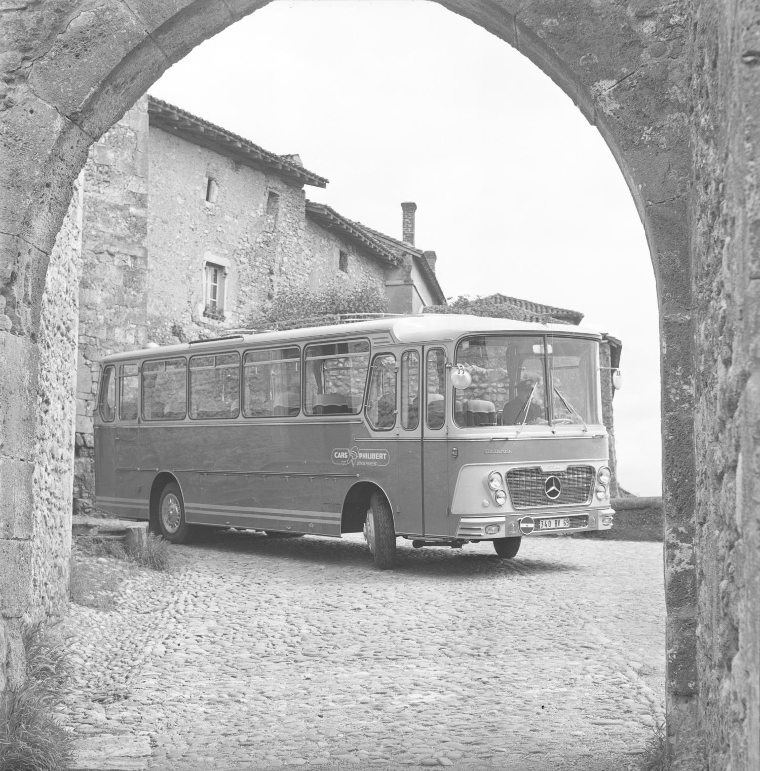 [Cars Philibert : promenade à Pérouges (Ain)]