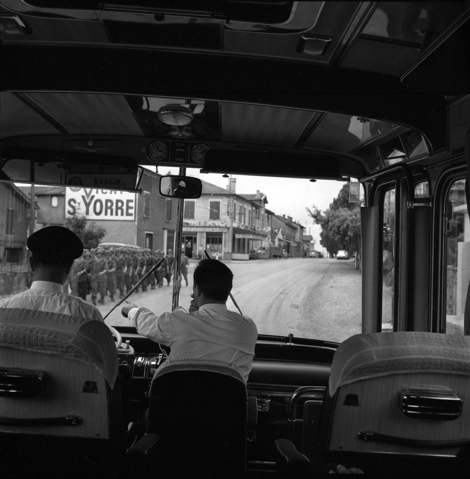 [Cars Philibert : promenade à Pérouges (Ain)]