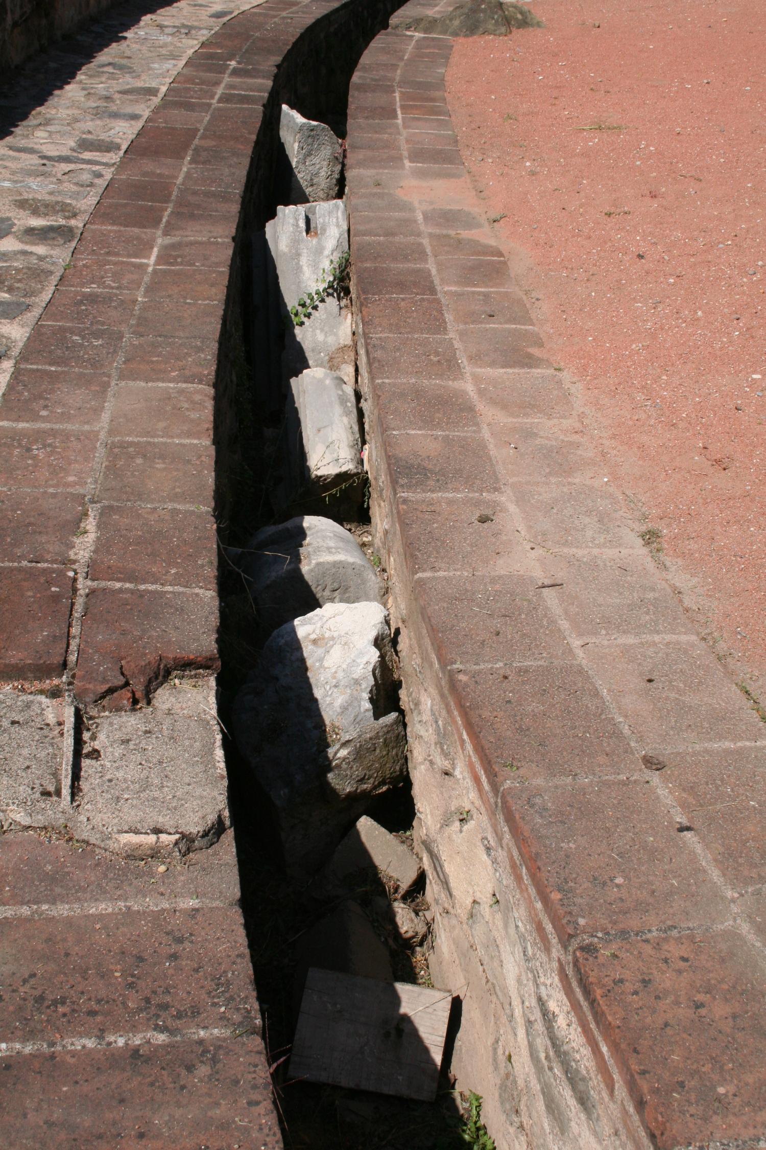 Blocs architecturaux dans le canal