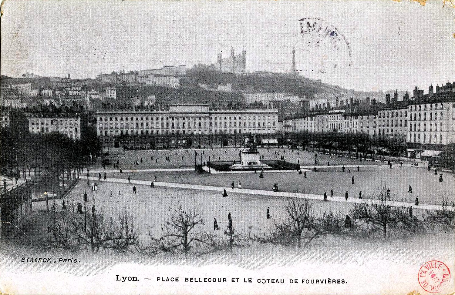 Lyon : Place Bellecour et le coteau de Fourvière
