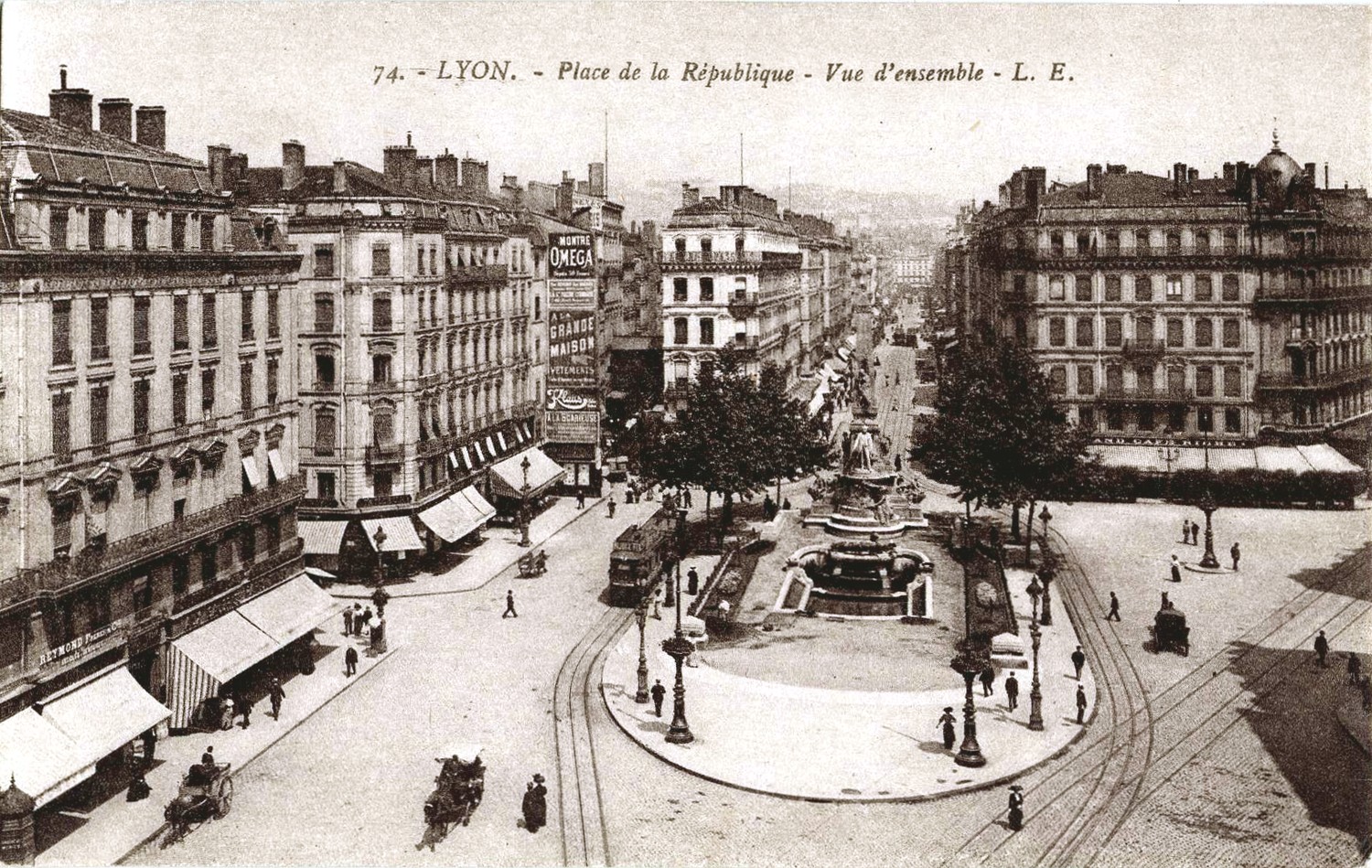 Lyon : Place de la République ; Vue d'ensemble