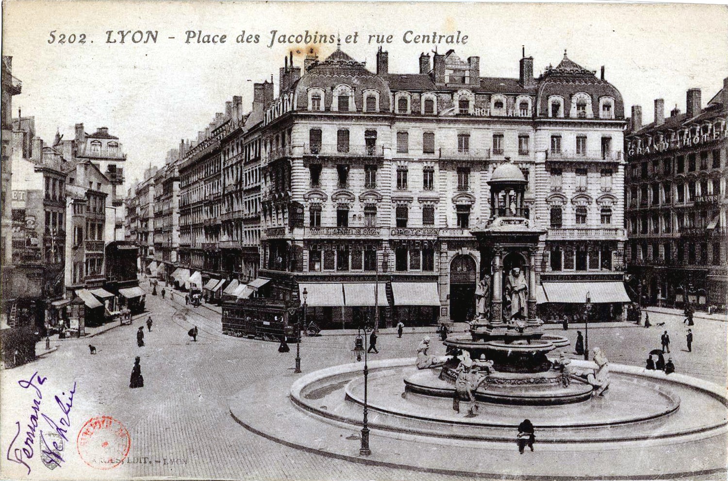 Lyon : Place des Jacobins et rue Centrale
