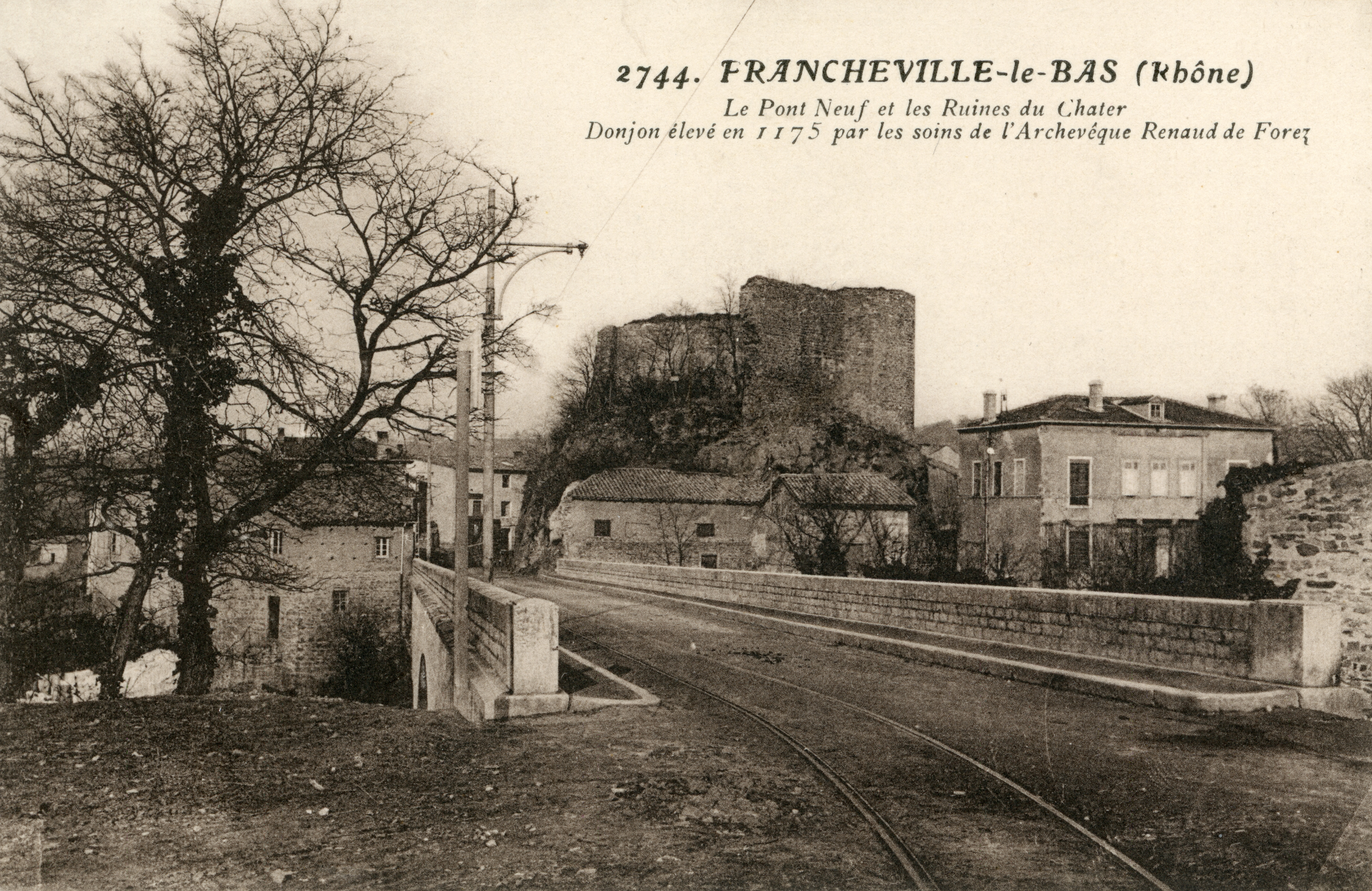 Photographes en Rhône-Alpes::Francheville (Rhône). - Le Pont-Neuf et les  ruines du Chater