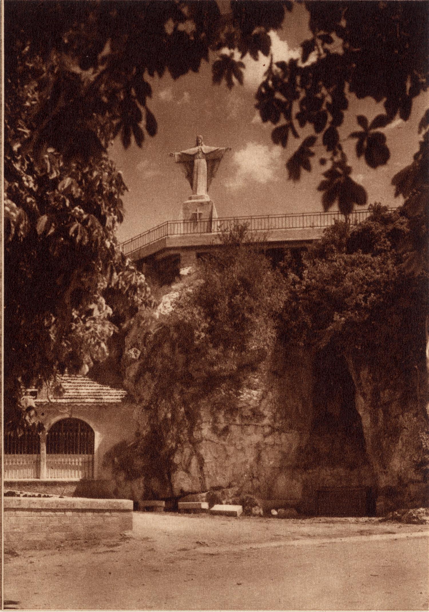 Abbaye N.-D. d'Aiguebelle : Statue du Christ Roi, érigée en 1937