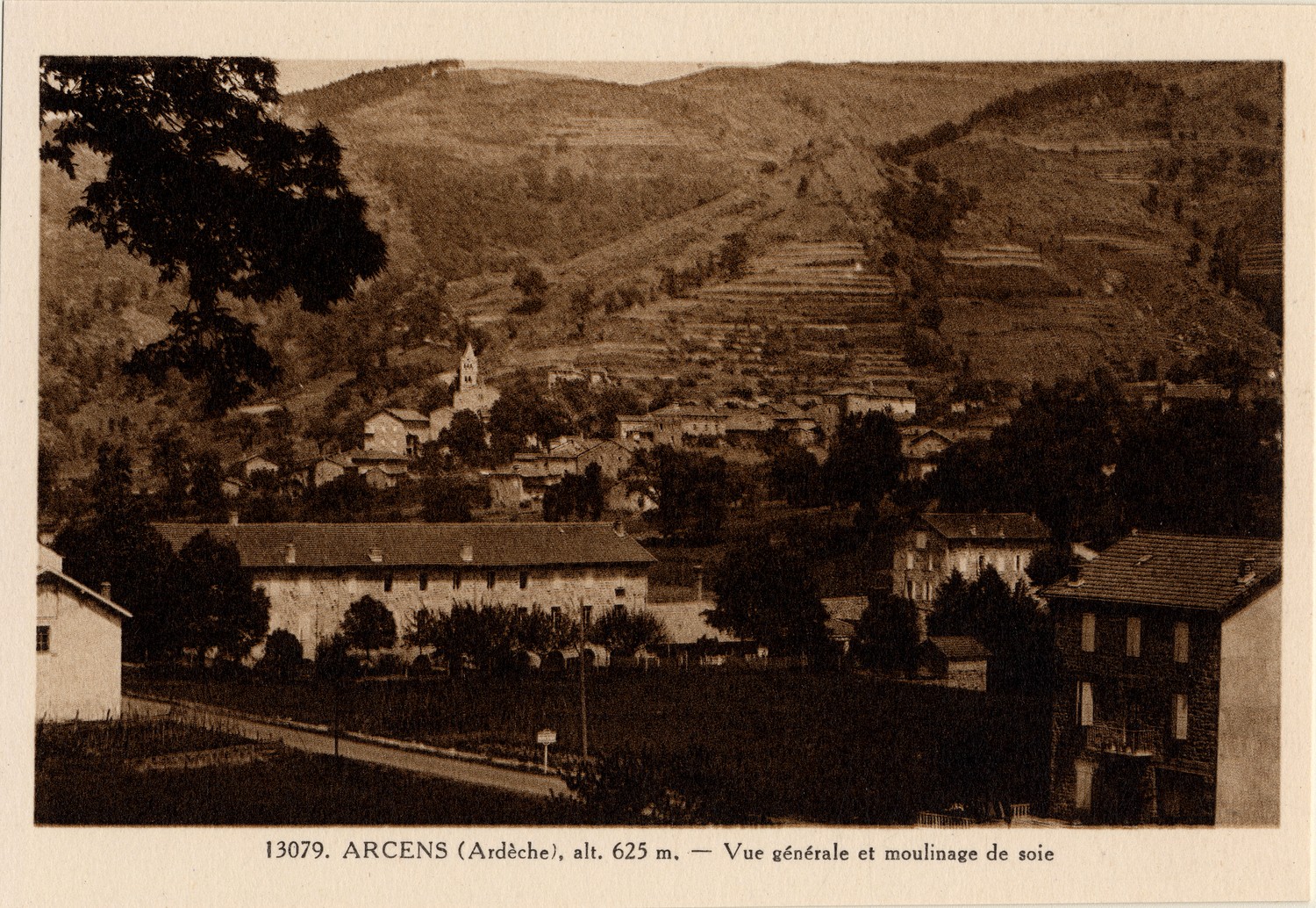 Arcens (Ardèche) alt. 625 m. - Vue générale et moulinage de soie