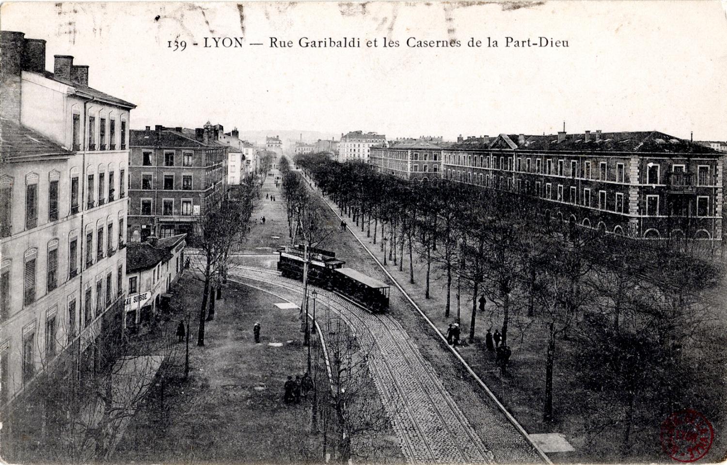 Lyon : Rue Garibaldi et les Casernes de la Part-Dieu