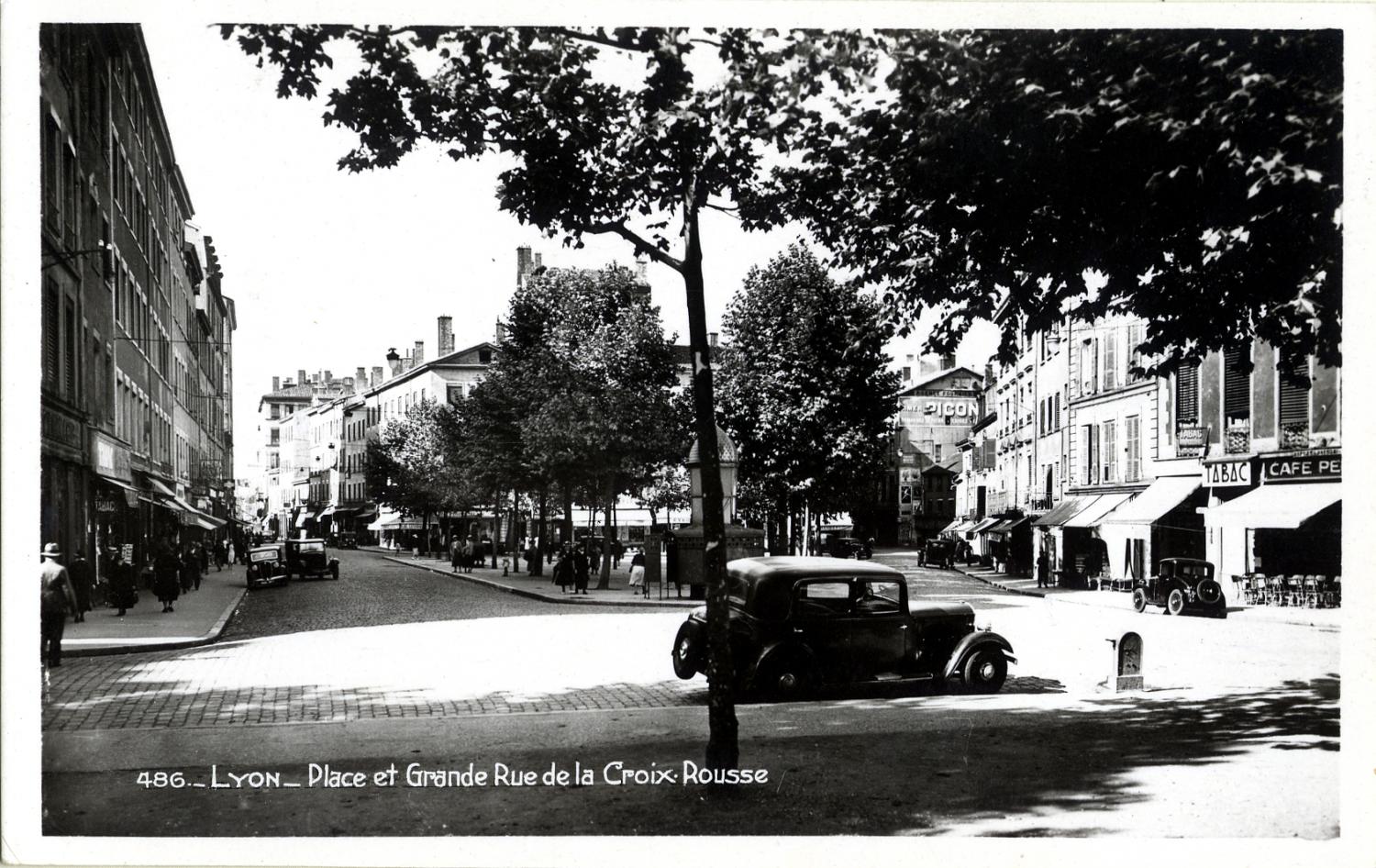 Lyon : Place et Grande Rue de la Croix-Rousse