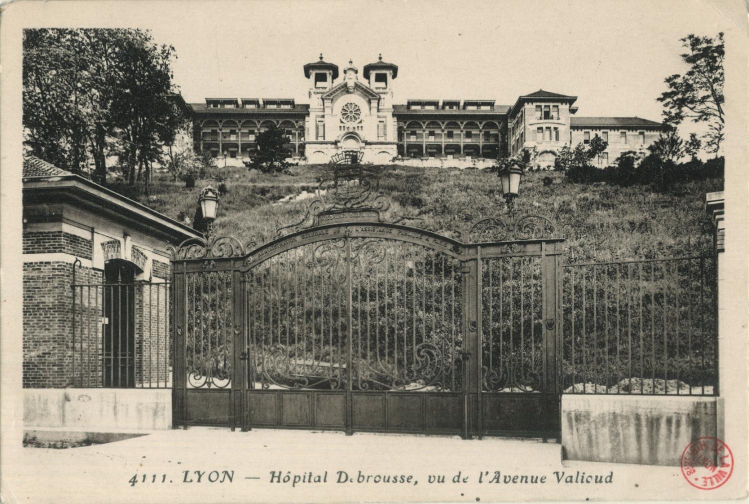 Lyon. - Hôpital Debrousse, vu de l'avenue Valioud