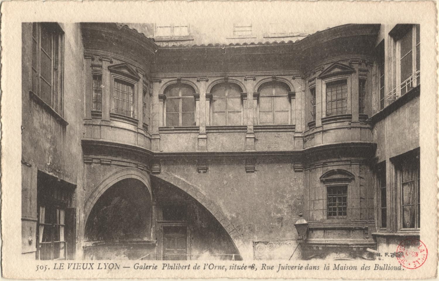 Le Vieux Lyon : Galerie Philibert de l'Orne ; située 8, Rue Juiverie dans la Maison des Bullioud