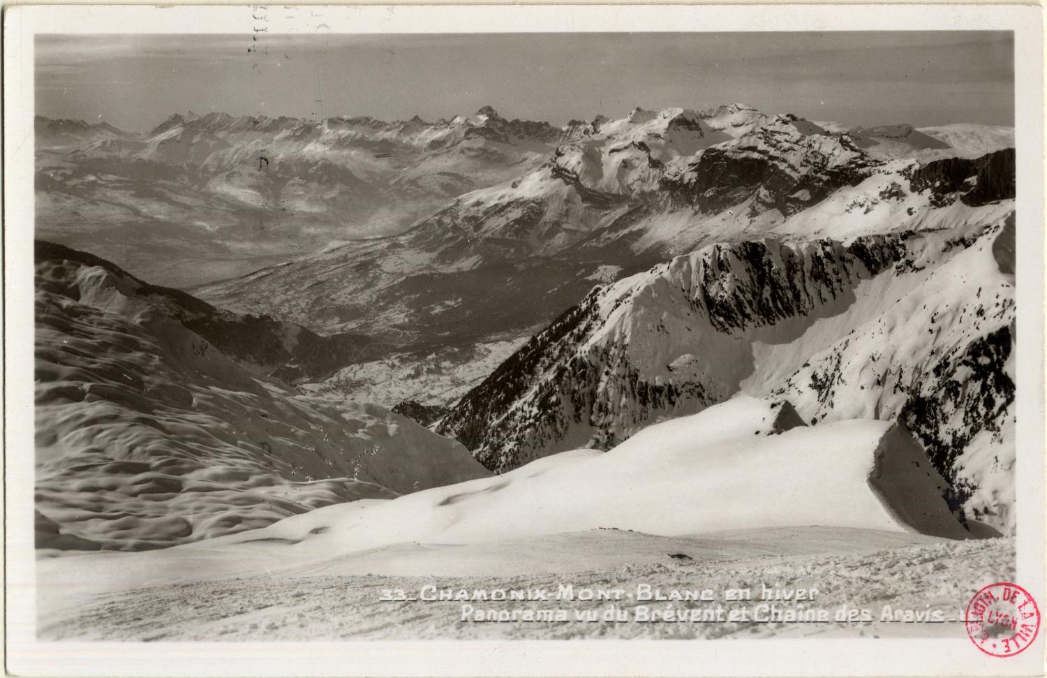 Chamonix-Mont-Blanc en hiver : Panorama vu du Brévent et Chaîne des Aravis