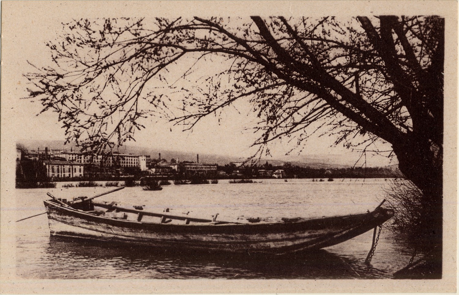 Bourg-Saint-Andéol (Ardèche) : Une jolie échappée sur le Rhône