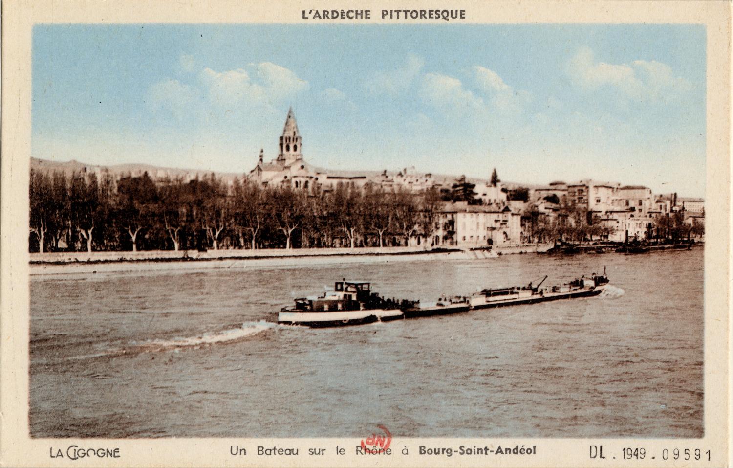 Bourg-Saint-Andéol (Ardèche) : Un bâteau sur le Rhône