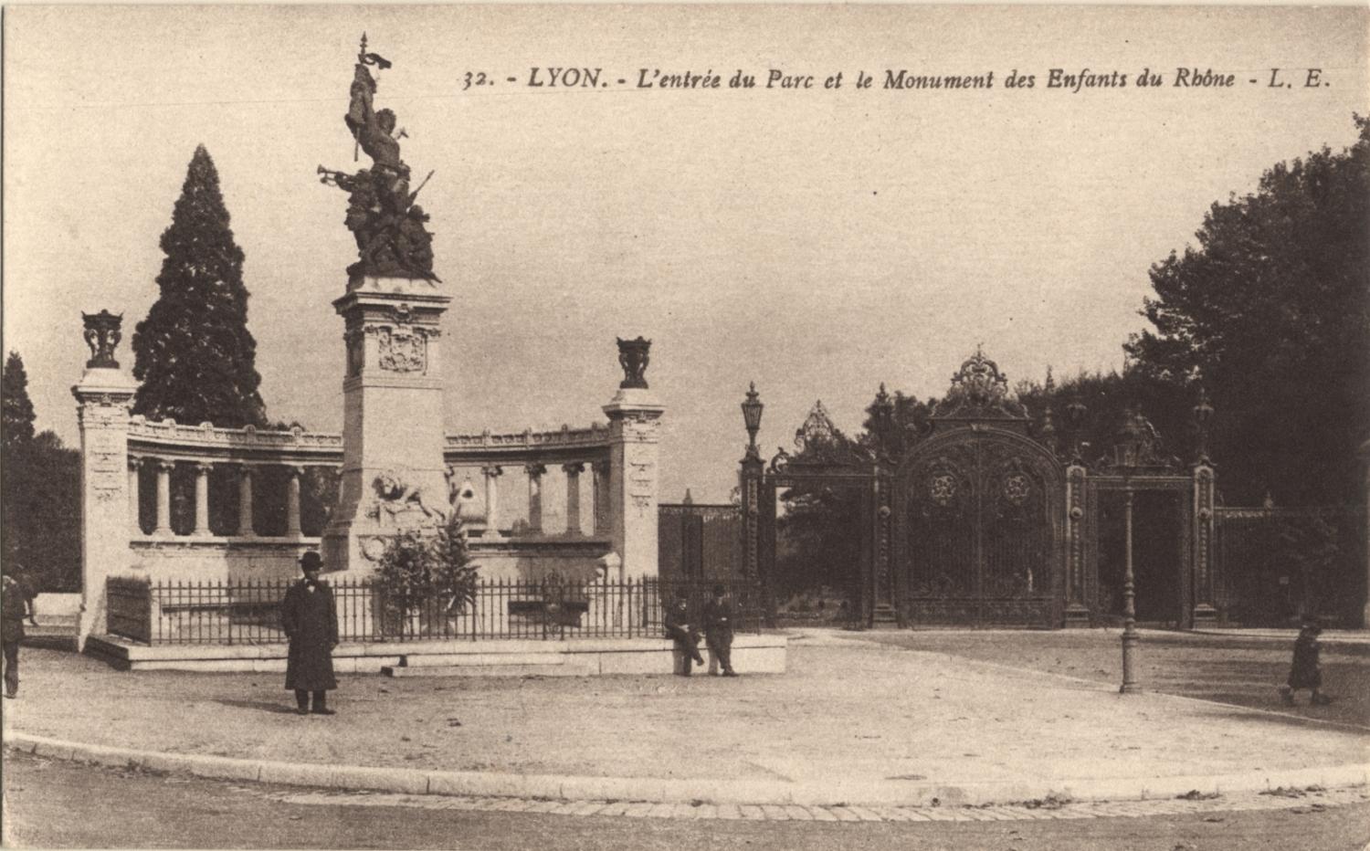 Lyon : L'entrée du Parc et le Monument des Enfants du Rhône