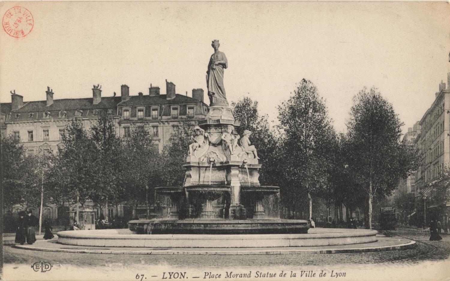 Lyon : Place Morand ; Statue de la Ville de Lyon