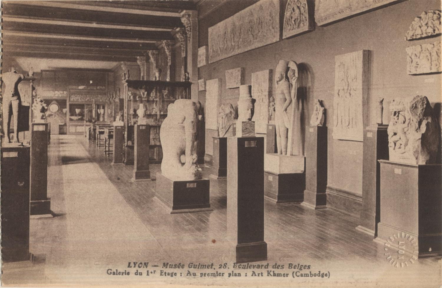 Lyon : Musée Guimet ; 28 Boulevard de Belges : Galerie du 1er étage ; Au premier plan : Art Khmer (Cambodge)