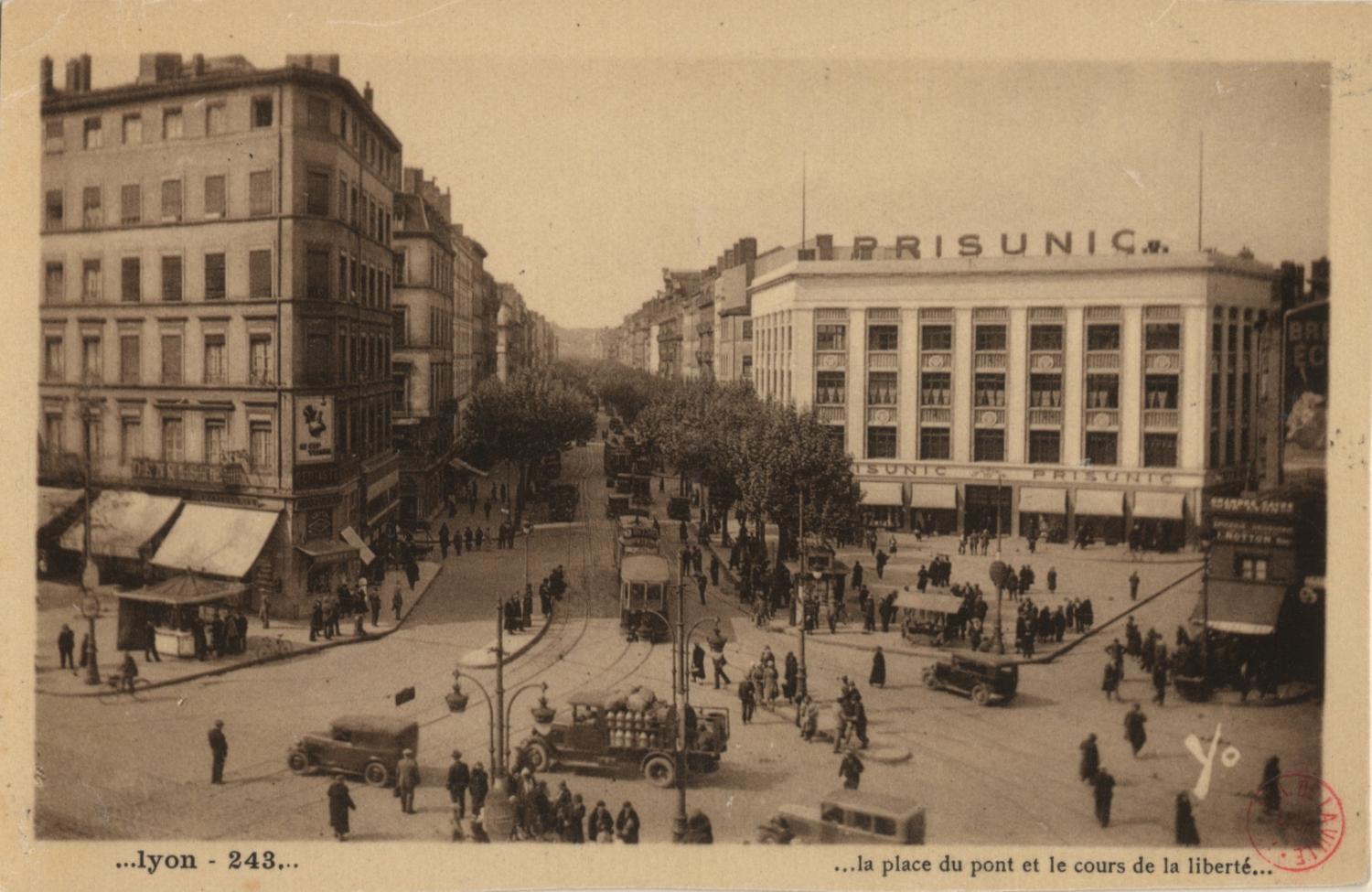 Lyon : La Place du Pont et le Cours de la Liberté