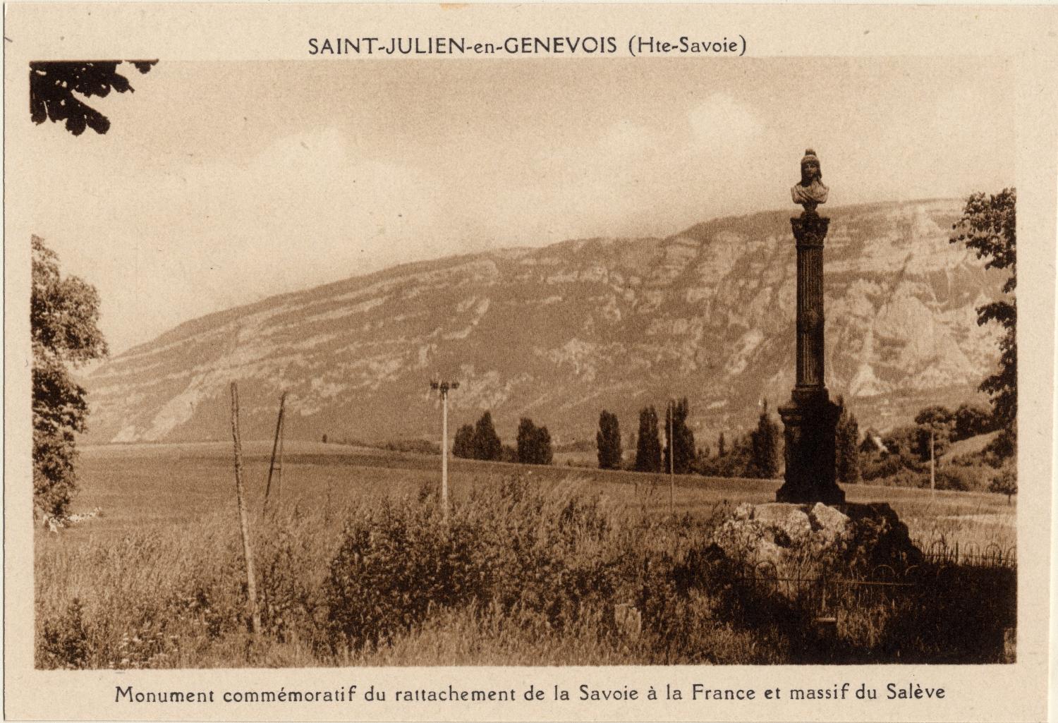 St-Julien-en-Genevois (Hte-Savoie) : Monument commémoratif du rattachement de la Savoie à la France et massif du Salève
