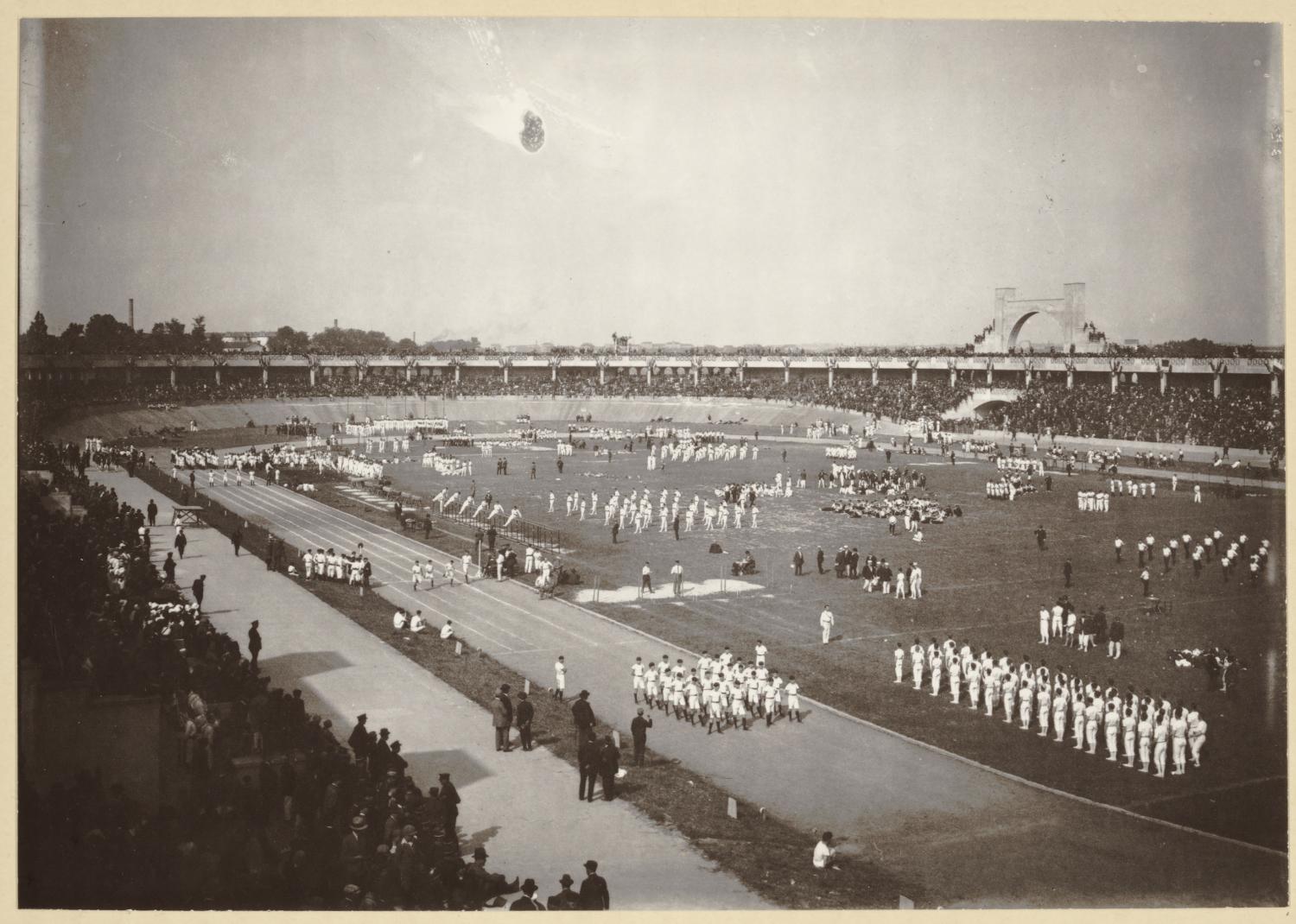 [Inauguration du stade municipal de Gerland]