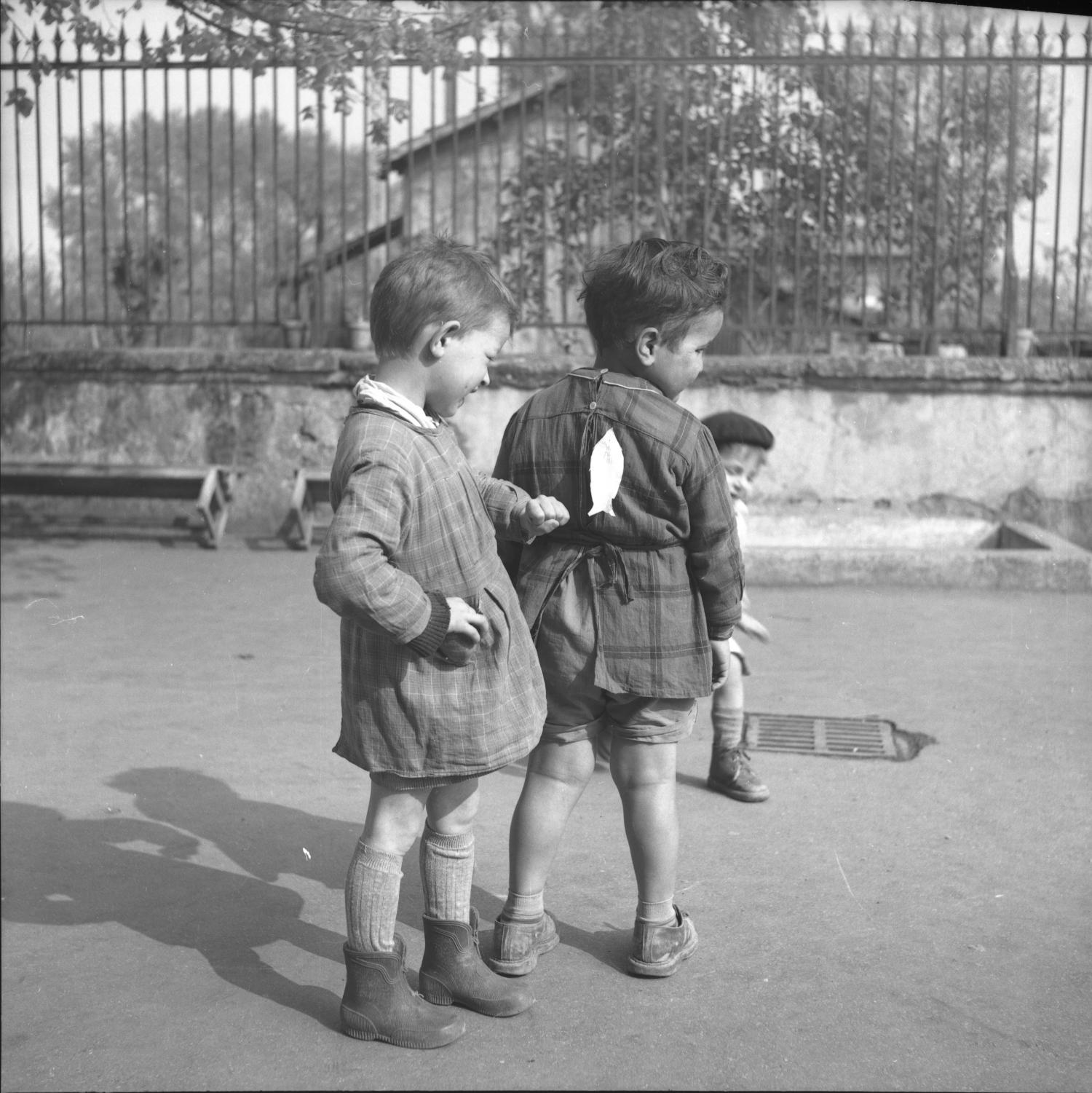 [cour de l'école, Poisson d'avril]