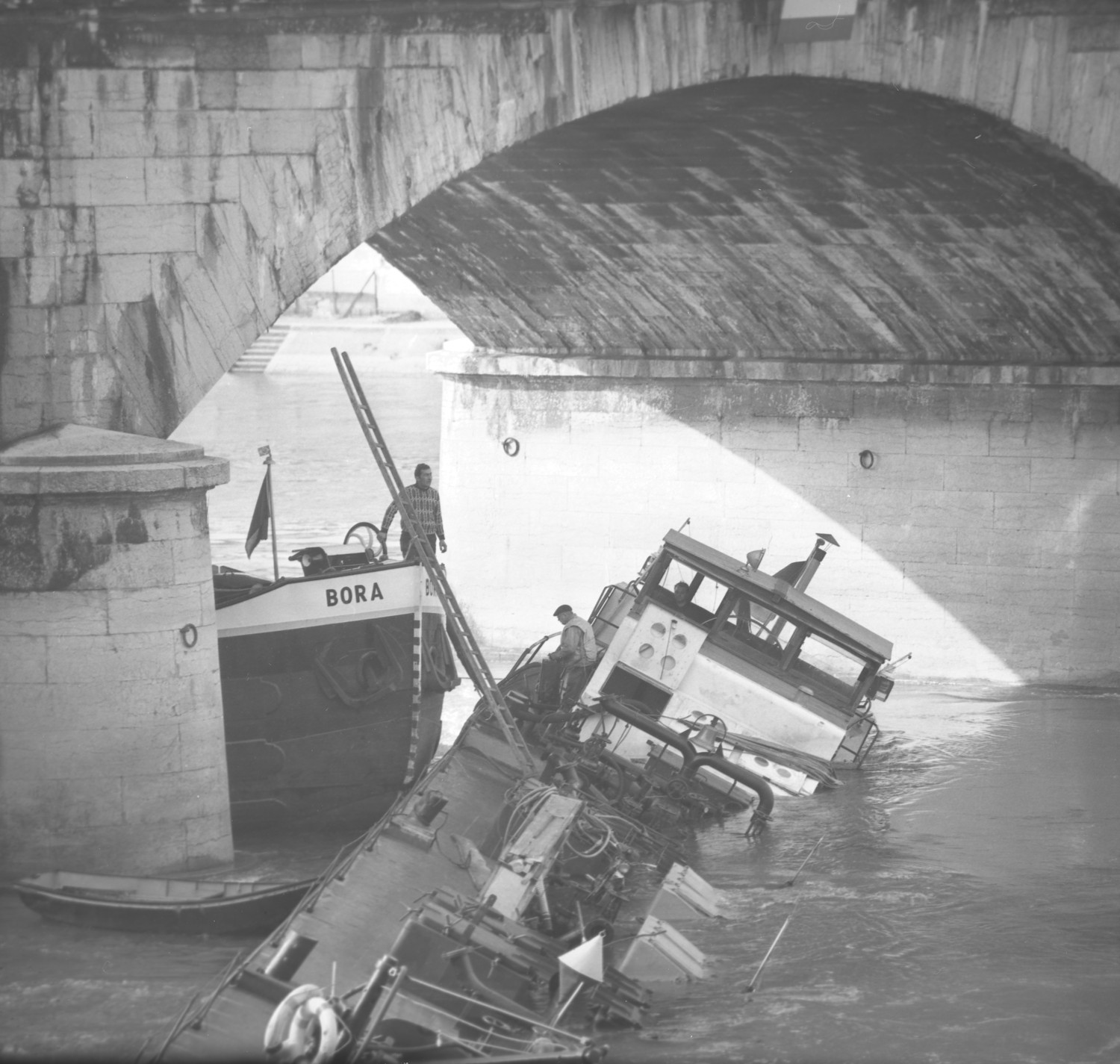 Accidents de péniche au pont du Change (Saône)