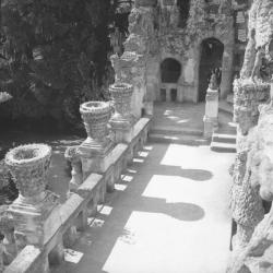 [Terrasse, vue en plongée]