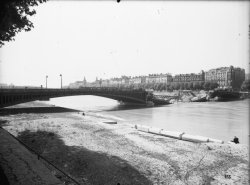 [Pont Lafayette détruit, rive gauche]