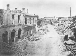 [Inondations de Lyon (1856) : vue des dégâts causés par les eaux dans la rue de l'Hôtel du Lion d'Or, rive gauche du Rhône]