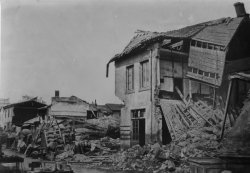 [Inondations de Lyon (1856) : vue des dégâts causés par les eaux : vue d'une partie des Brotteaux, rue Madame]