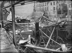 [Bombardement de Lyon par l'aviation alliée : des immeubles détruits, à Vaise]