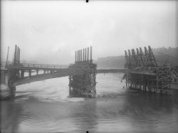 [Reconstruction du pont de l'Université]