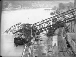 [Port Rambaud : écroulement d'un pont transbordeur]