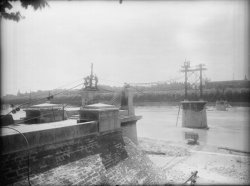 [Reconstruction de la passerelle du Collège]