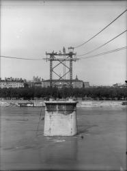 [Reconstruction de la passerelle du Collège]