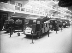 [Foire internationale de Lyon : camions Stela au Palais de la Foire]