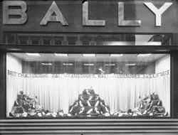 [Magasin de chaussures Bally, rue de la République : vitrine]