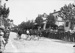 [Courses vélocipédiques de Villefranche 15 mai 1892]