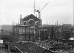 [Construction de l'église votive Notre-Dame du Sacré-Coeur, chemin de Saint-Eusèbe]