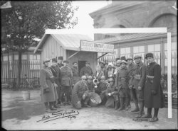 [Le Déjeuner gratuit du soldat, chez Clotilde Bizolon, à Perrache, en 1939]