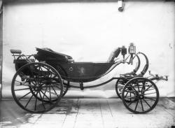 [Voiture hippomobile de type "calèche de Darmont à huit ressorts", produite par la maison Ehrler, à Paris, vers 1890]